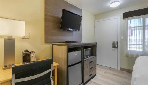 Queen Room - Non-Smoking