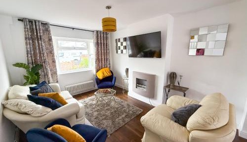 Four-Bedroom Luxury Apartment