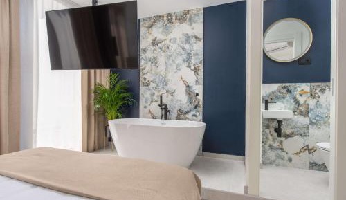 Deluxe Double Room with Bath