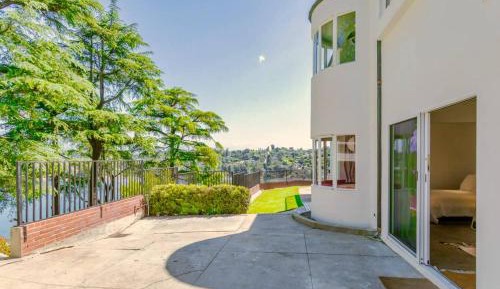 Apartment with Lake View