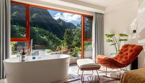 Triple Room with Mountain View