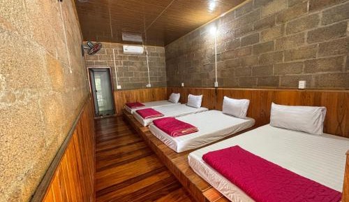 Quadruple Room with Private Bathroom