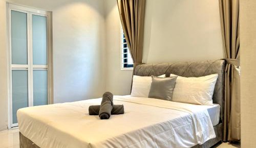 Three-Bedroom Apartment with Balcony