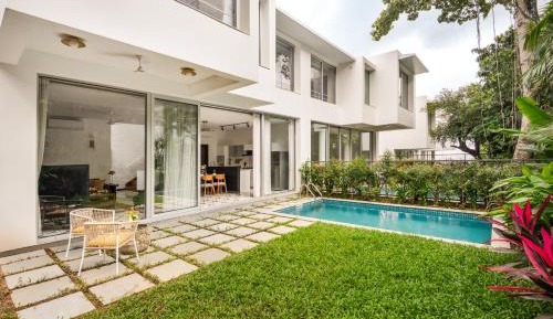 Villa with Garden View