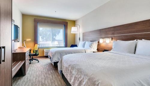 Room with Two Beds - Hearing Accessible - Non-Smoking