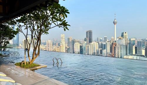 One-Bedroom Apartment with City View
