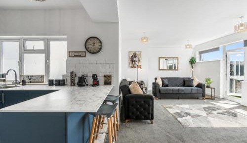 Two-Bedroom Apartment with Balcony and Sea View