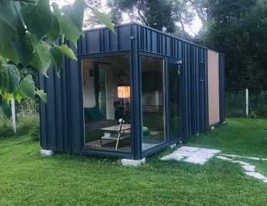 One-Bedroom Apartment with View