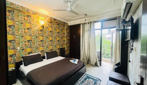 Deluxe Double Room (2 Adults + 1 Child)