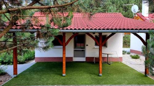 Bungalow with Patio