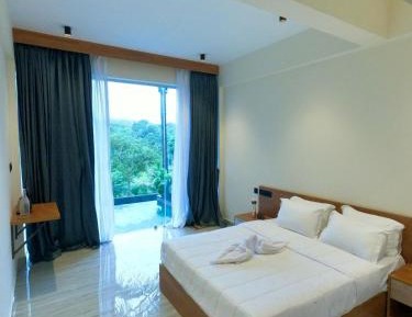 Suite with Mountain View