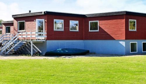 Seven-Bedroom Holiday Home