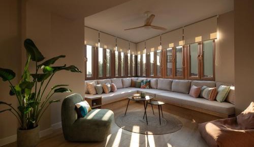 Superior One-Bedroom Apartment