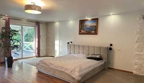 One-Bedroom Apartment with Terrace