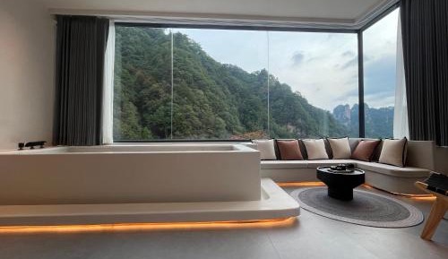 Queen Room with Spa Bath