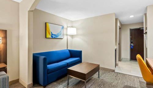 Queen Suite with Two Queen Beds and Additional Living Area