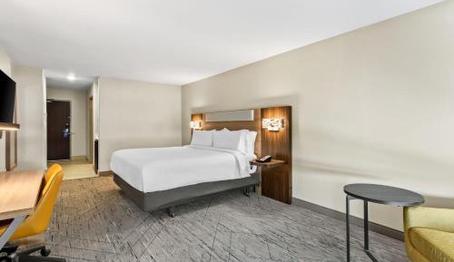 One-Bedroom Suite with King Bed Mobility Access Tub - Non-Smoking