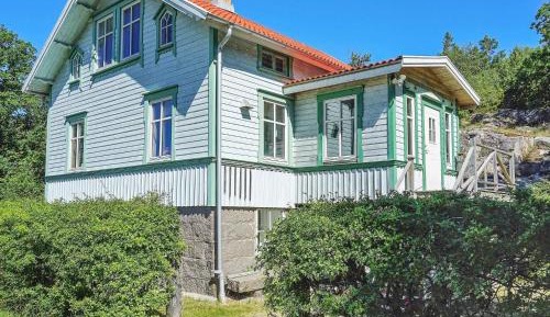 One-Bedroom Holiday Home