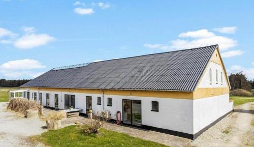 Ten-Bedroom Holiday Home