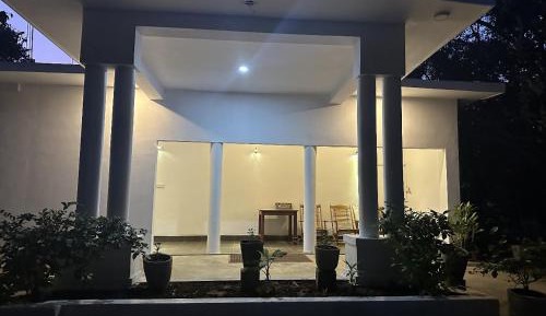 Deluxe Double Room (2 Adults + 1 Child)