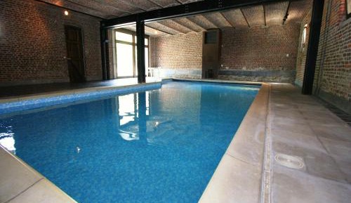 Thirteen-Bedroom Holiday home