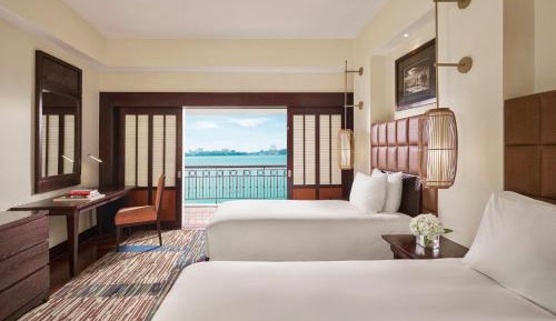 Classic Twin Room with Overwater Lake View