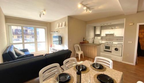 Apartment with Mountain View