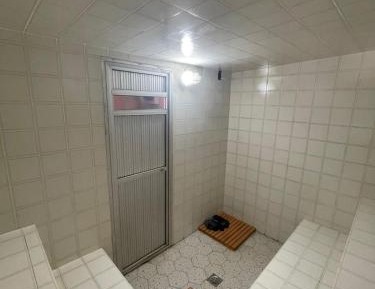 Queen Suite with Pool View