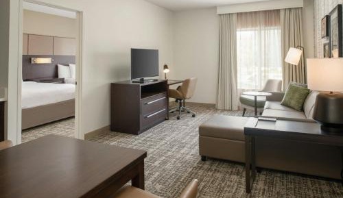 One-Bedroom Queen Suite