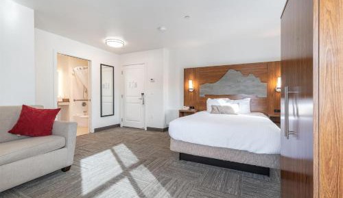 Queen Room with Sofa Bed and Bath Tub - Mobility Accessible/Non-Smoking