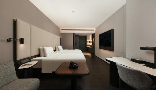 Premier Twin Room with City View