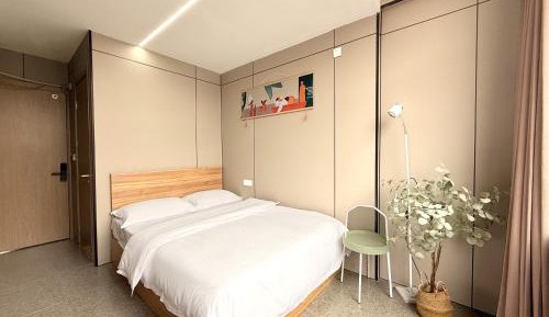 Standard Queen Room