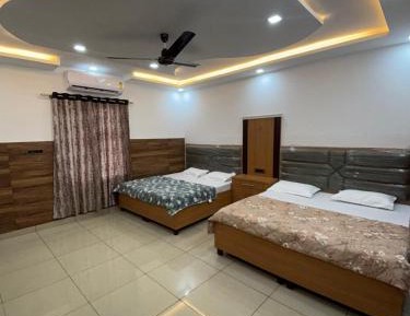 Deluxe Family Room