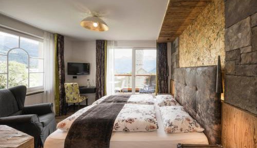 Double Room with Balcony and Mountain View