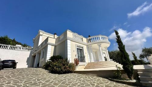 Deluxe Villa