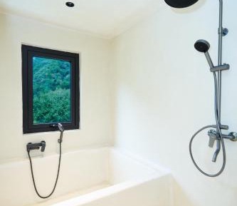 Lake-view Deluxe Balcony King bed Room