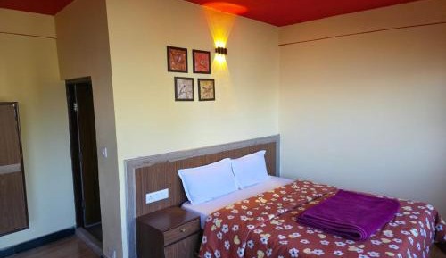 Deluxe Double Room (2 Adults + 1 Child)