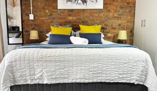 One-Bedroom Apartment with Garden View