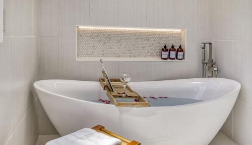 Three-Bedroom Holiday Home 