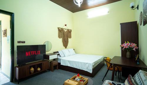 One-Bedroom Apartment with Balcony