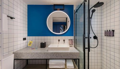 TRIBE Extra Room with City View