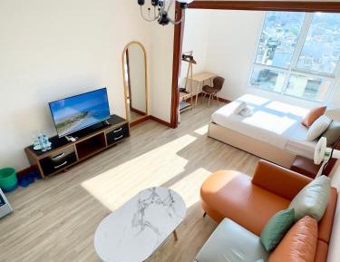 King Studio with Sofa Bed