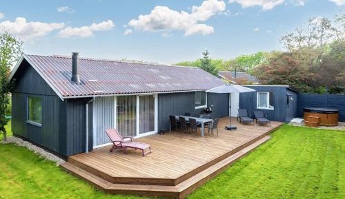Three-Bedroom Holiday Home 