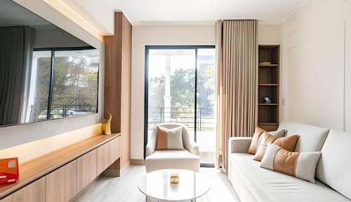 One-Bedroom Deluxe Apartment