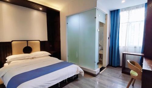 Double Room (1 Adult + 1 Child)