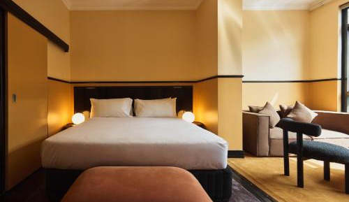 Diplomat Executive King with Free WIFI