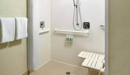 Queen Room with Two Queen Beds and Roll-in Shower - Mobility Accessible