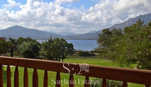 Deluxe One-Bedroom Apartment with Ocean View