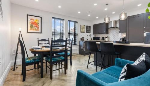 Deluxe Two-Bedroom Apartment with Garden View