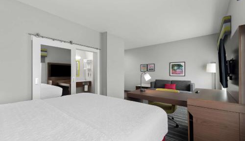 King Studio with Sofa Bed - Hearing Accessible